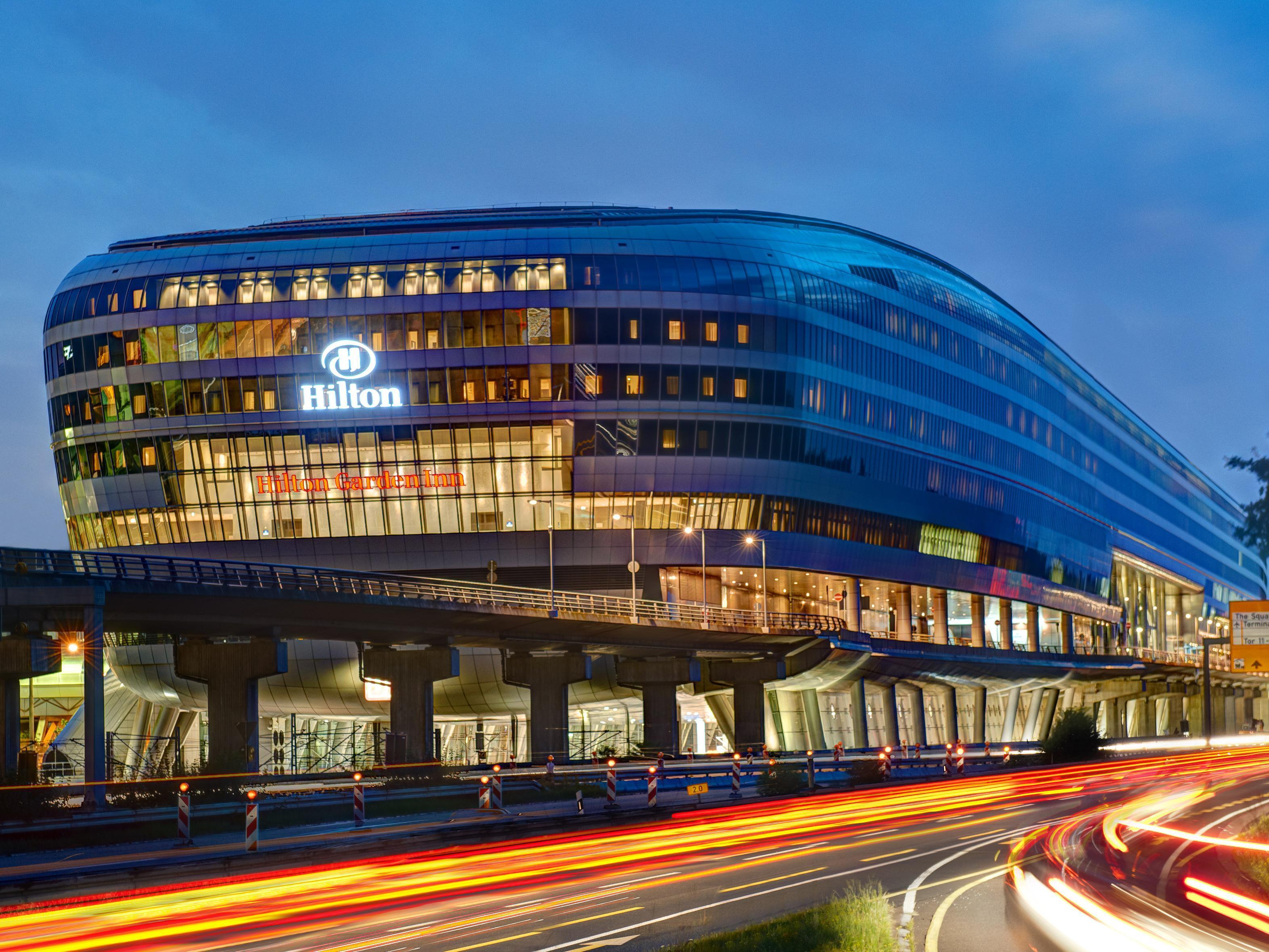 Отель Hilton Frankfurt Airport Франкфурт-на-Майне Экстерьер фото